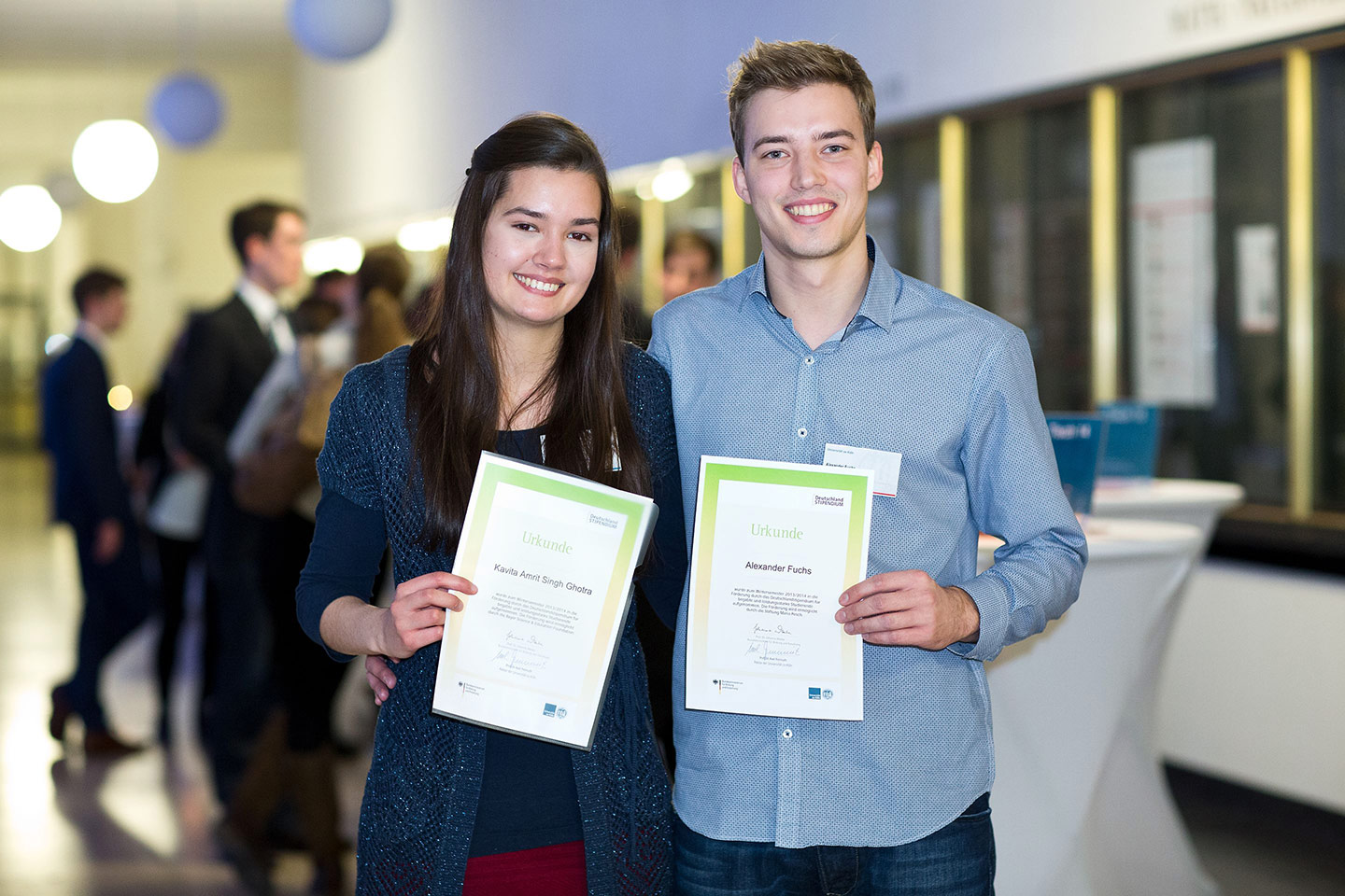 Cologne students with their scholarhip certificate